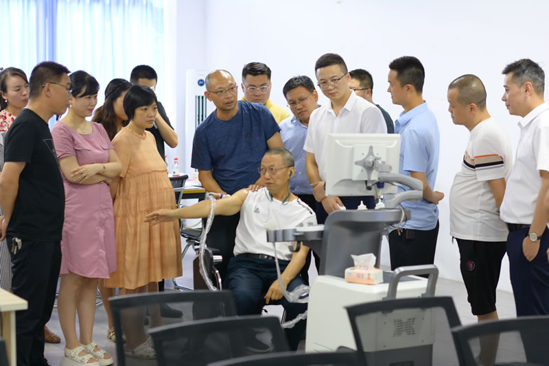綿陽(yáng)市、江油市醫(yī)療領(lǐng)航者蒞臨我司，共繪健康未來新篇章！3.jpg
